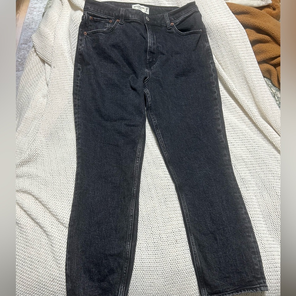 Abercrombie & Fitch “The Skinny High-Rise Jeans- Curve Love”